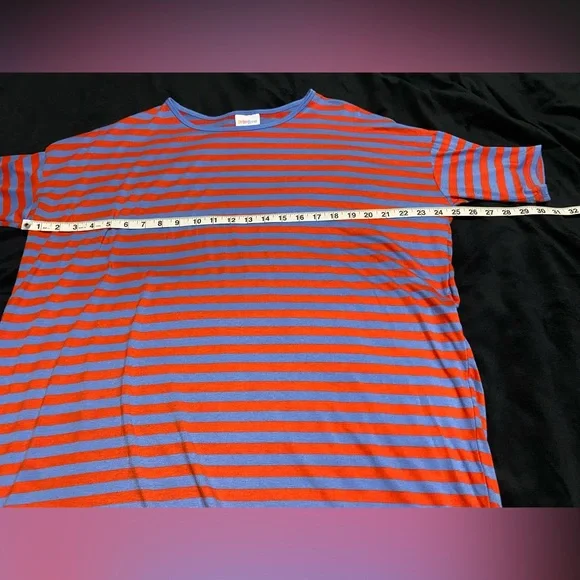 OVERSIZED MEDIUM NWT C PICS CLOSET CLEAR OUT ON ALL LULAROE MAKE AN OFFER BUNDLE - Picture 7 of 9